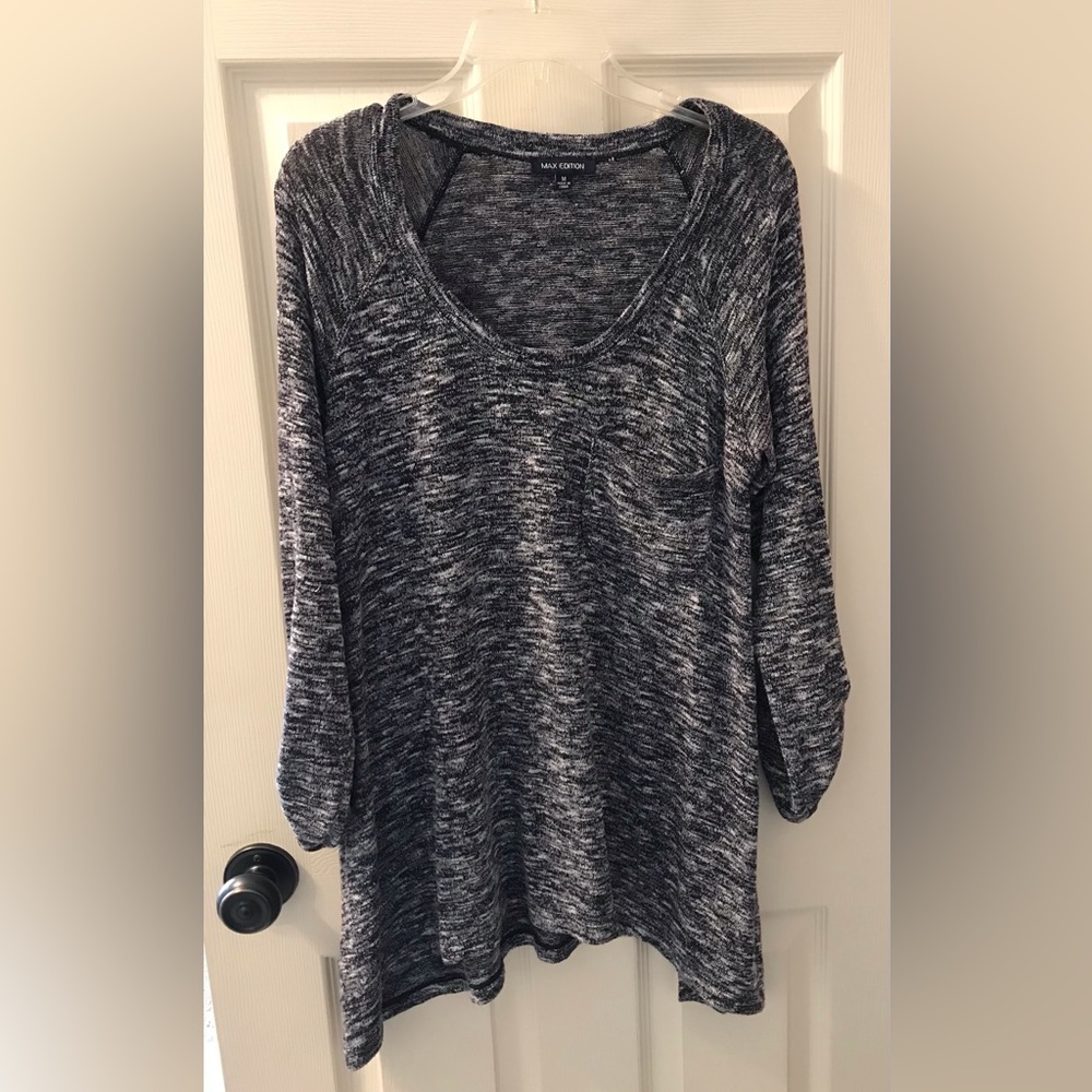 EUC Max edition black/white sweater